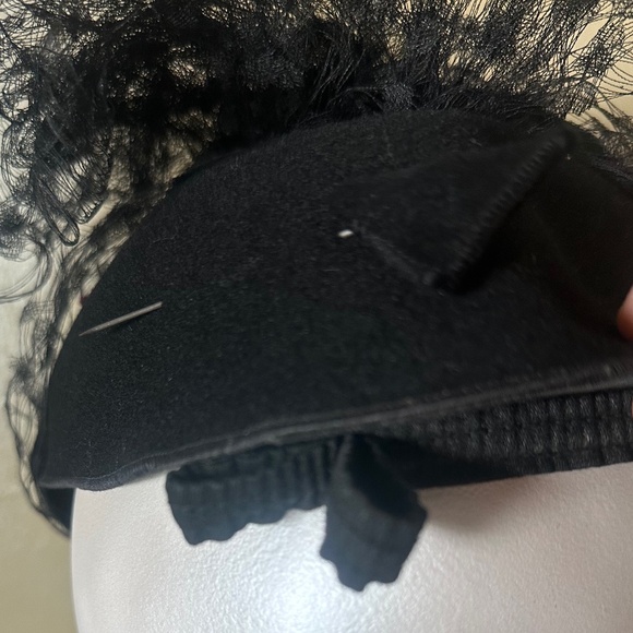 BEAUTIFUL 1940s\' BLACK FELT TILT HAT + BURGUNDY FABRIC \